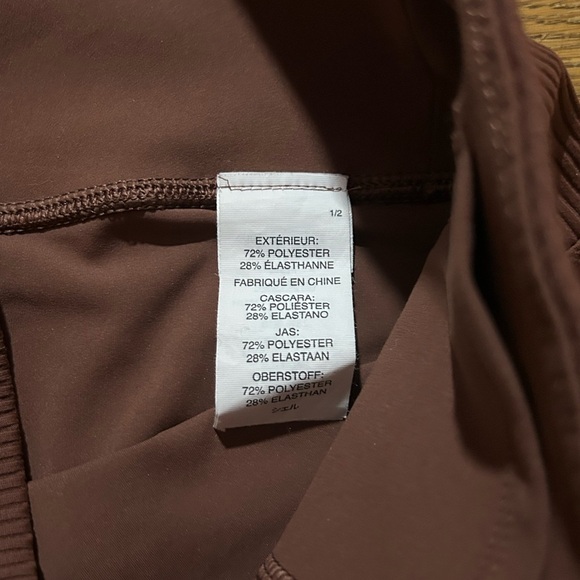 VUORI Rib Studio Short Women's BIKE Shorts Cedar 
M 6" inseam - Picture 7 of 11